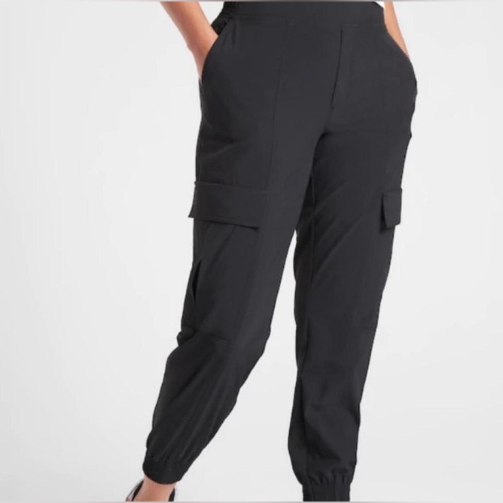 Athleta Black Cargo Jogger Pants Women’s Size 6